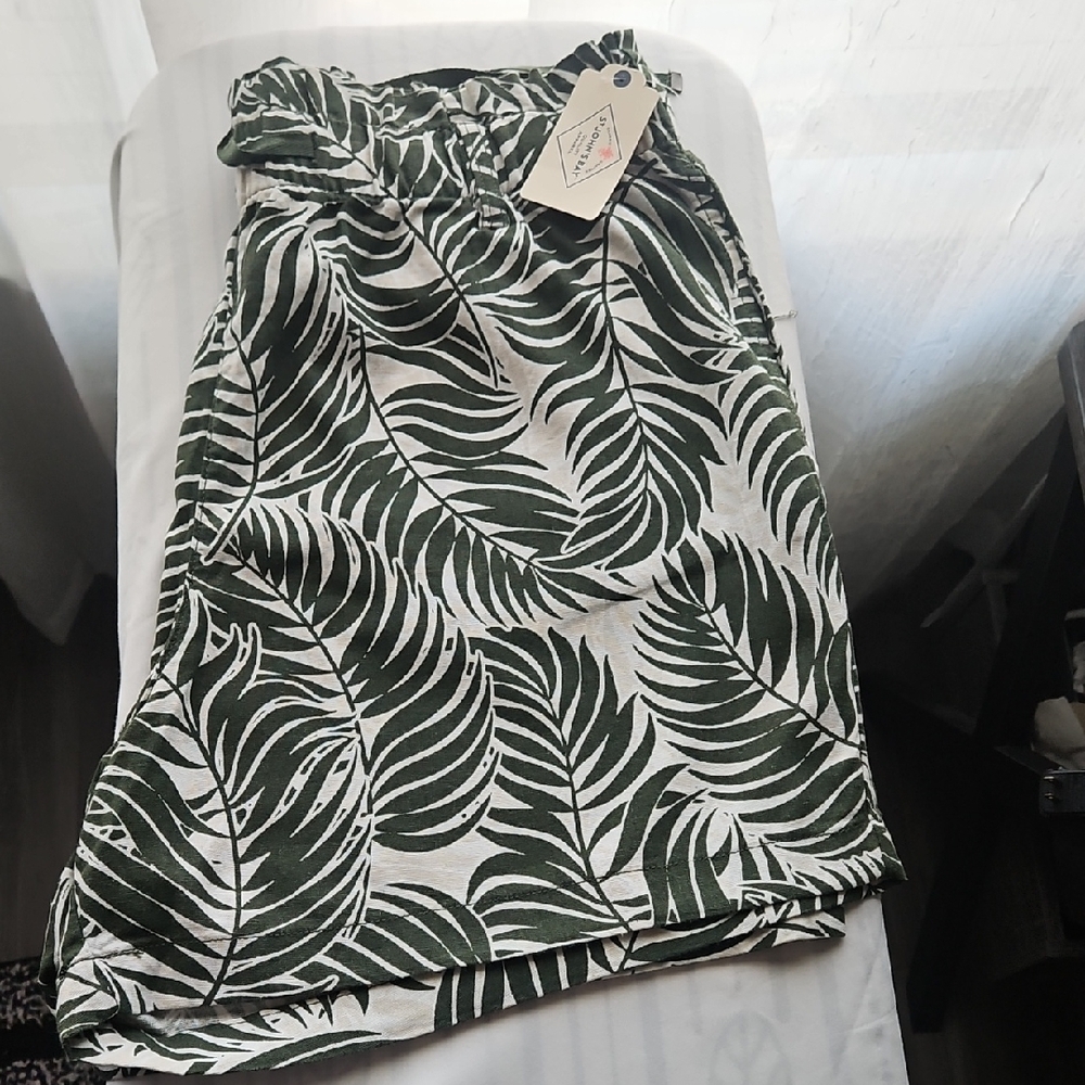 St. John Green Leaf Print Women's Sarong
